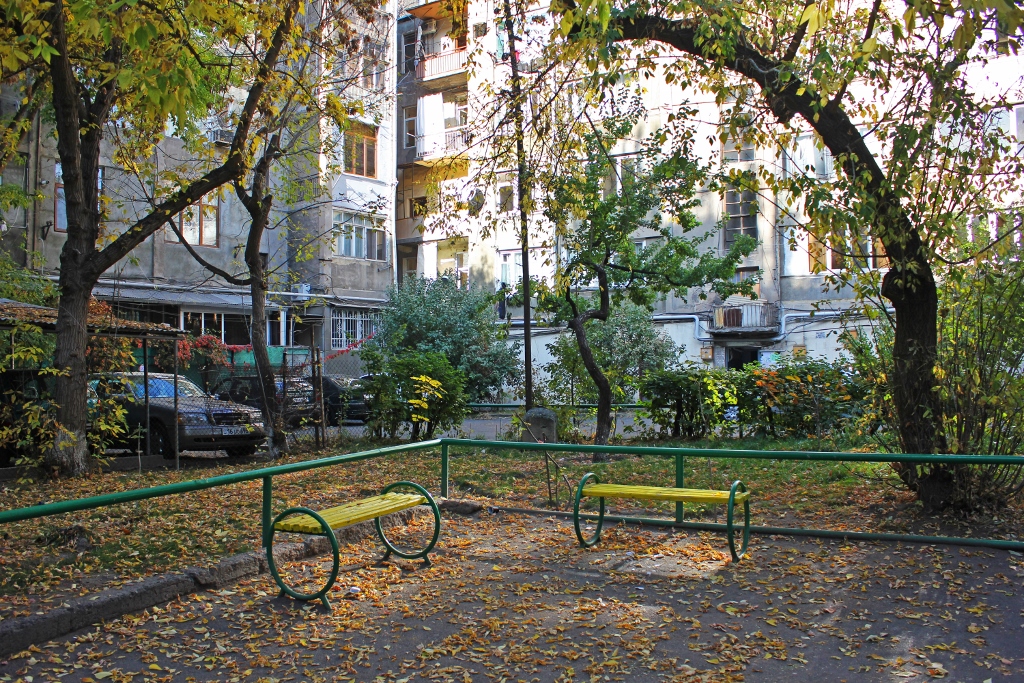 Benches of Yerevan - Tatevik  Vardanyan - The Armenite-01